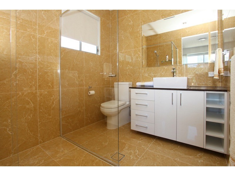 9 Lotus Key, Broadbeach Waters QLD 4218