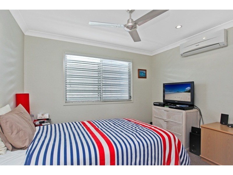 3/8 Fourth Avenue, Labrador QLD 4215