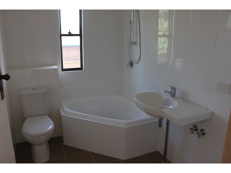 2/235 Benowa Road, Benowa QLD 4217