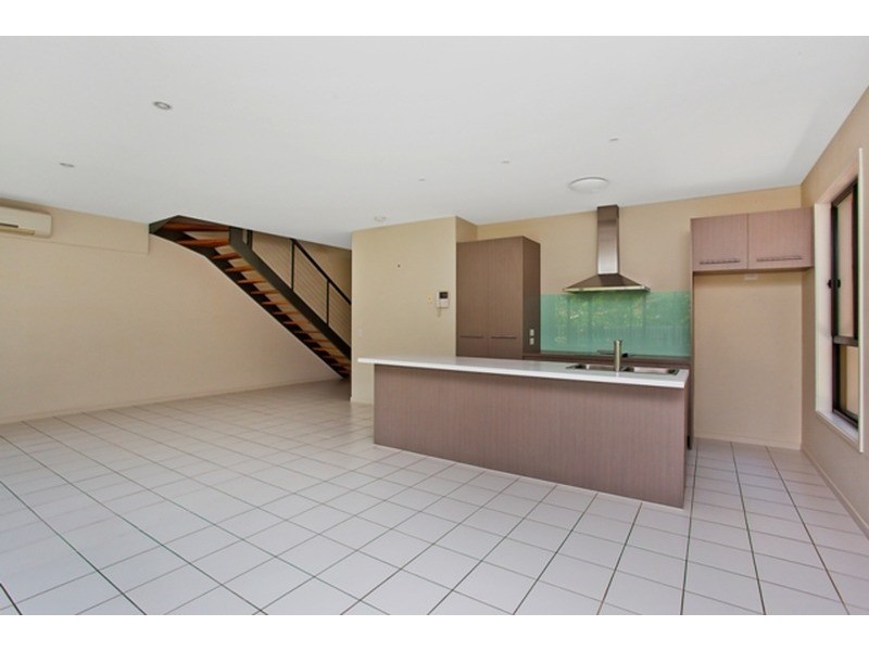 2/6 Egerton Street, Southport QLD 4215
