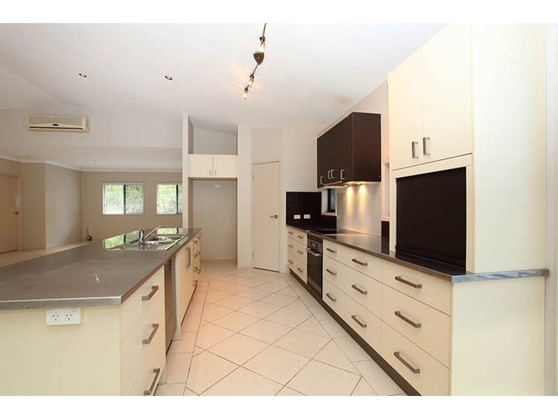 25 Baratta Street, Southport QLD 4215