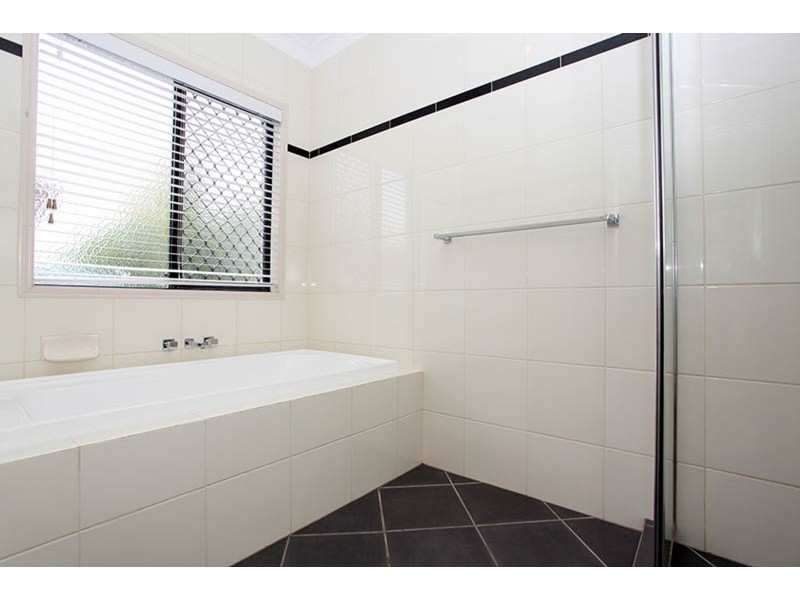 25 Baratta Street, Southport QLD 4215