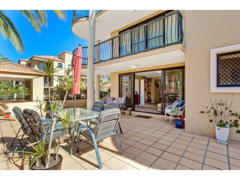 15/16 Waverley  Street, Southport QLD 4215