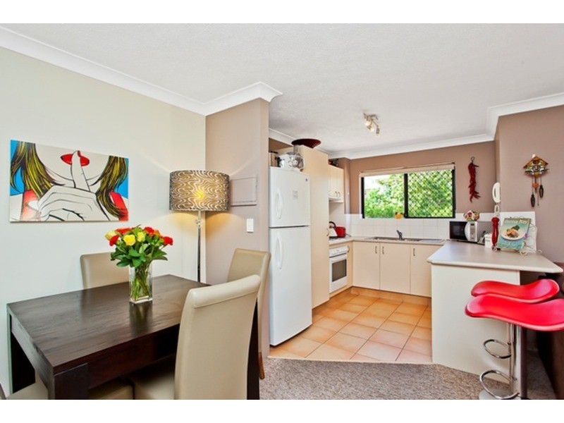 15/16 Waverley  Street, Southport QLD 4215