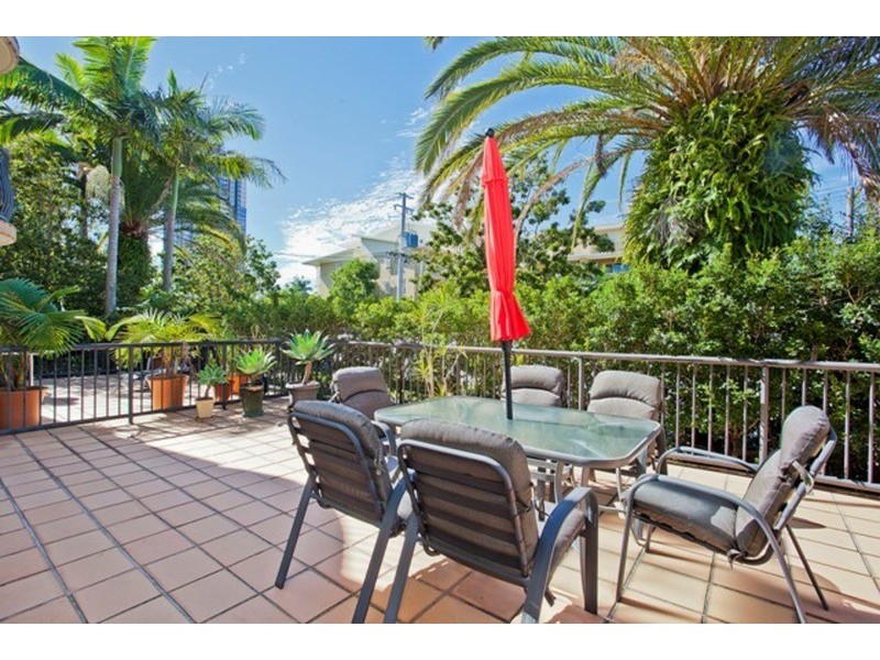 15/16 Waverley  Street, Southport QLD 4215