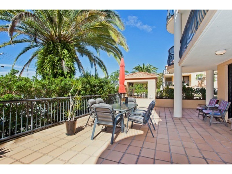 15/16 Waverley  Street, Southport QLD 4215