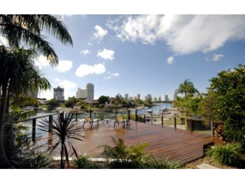 19 Wildash Street, Southport QLD 4215