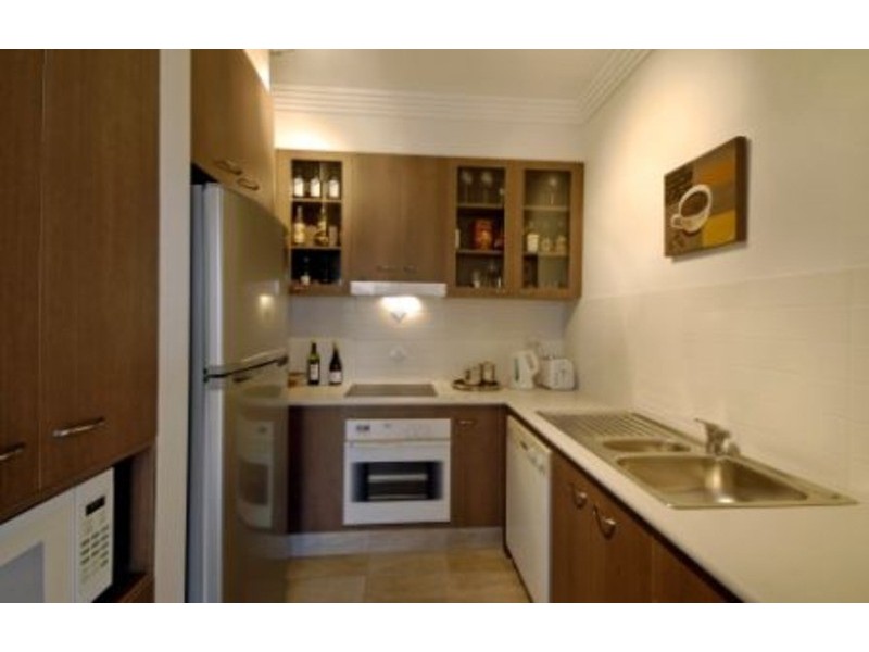 19 Wildash Street, Southport QLD 4215