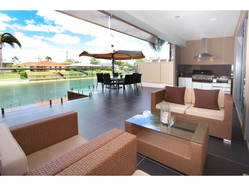 9 Lotus Key, Broadbeach Waters QLD 4218