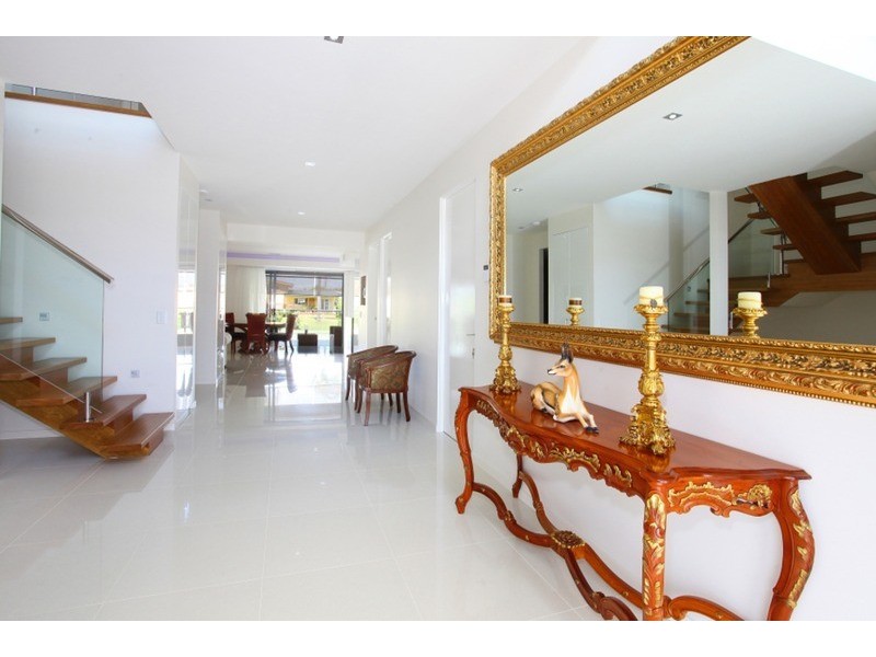 9 Lotus Key, Broadbeach Waters QLD 4218