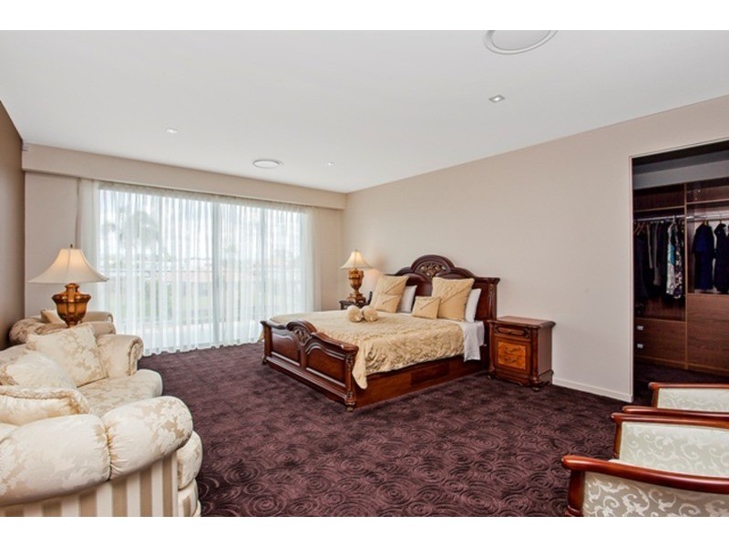 9 Lotus Key, Broadbeach Waters QLD 4218