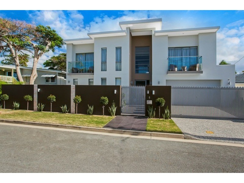 9 Lotus Key, Broadbeach Waters QLD 4218