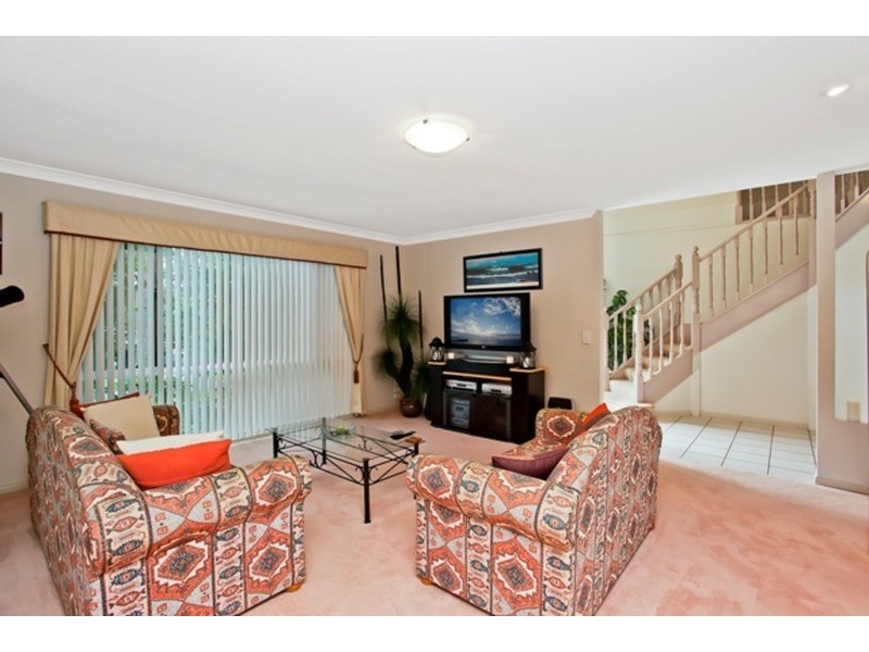 10 Desert Falls Crescent, Parkwood QLD 4214