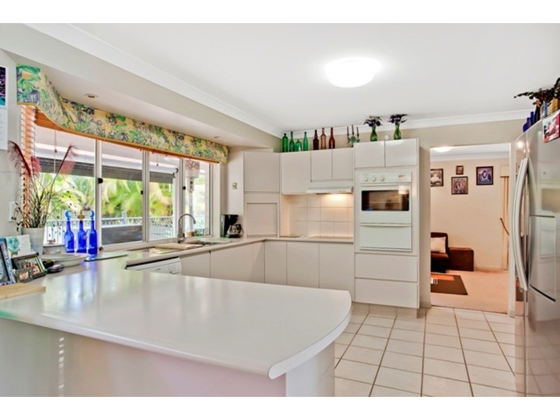 10 Desert Falls Crescent, Parkwood QLD 4214