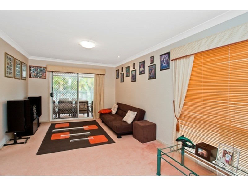 10 Desert Falls Crescent, Parkwood QLD 4214