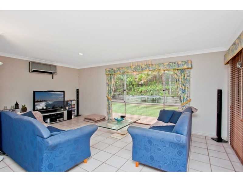 10 Desert Falls Crescent, Parkwood QLD 4214