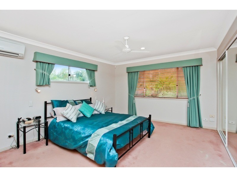 10 Desert Falls Crescent, Parkwood QLD 4214