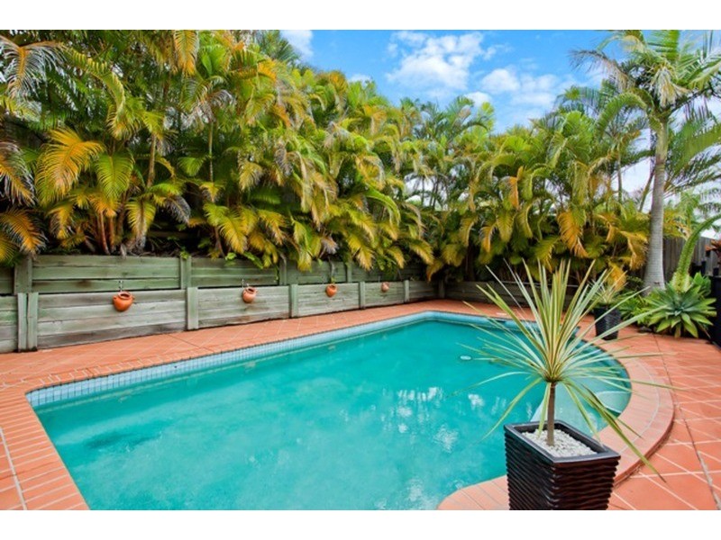 10 Desert Falls Crescent, Parkwood QLD 4214