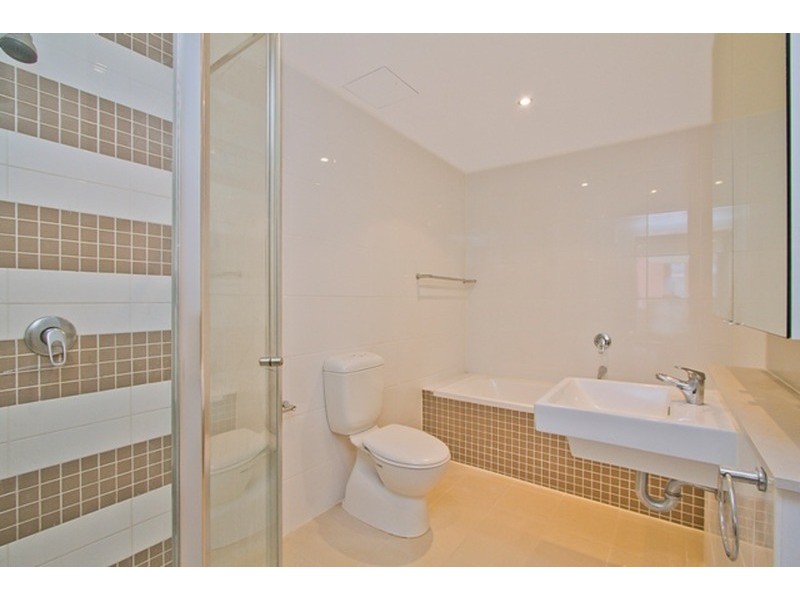 712/3 Como Crescent, Southport QLD 4215