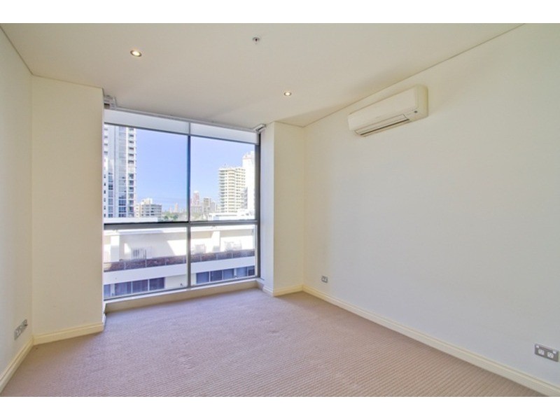 712/3 Como Crescent, Southport QLD 4215