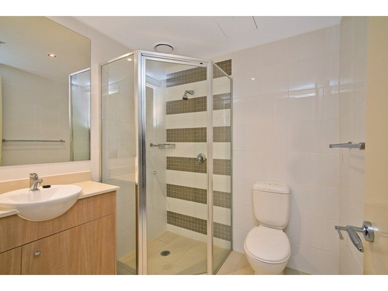 712/3 Como Crescent, Southport QLD 4215