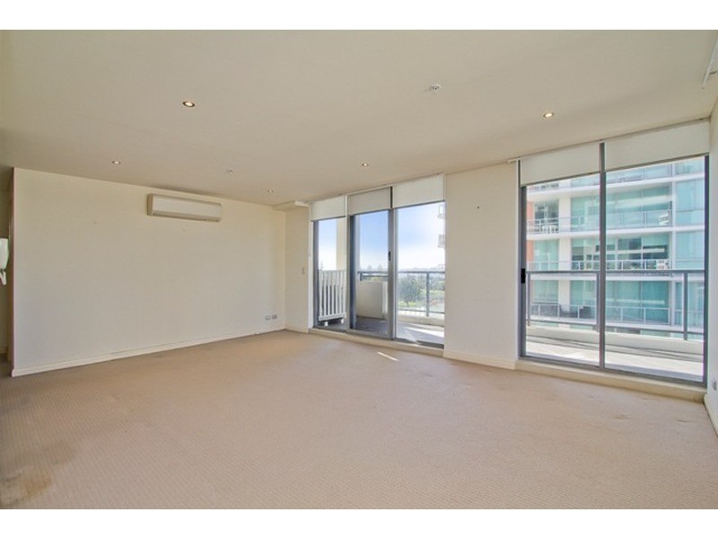 712/3 Como Crescent, Southport QLD 4215