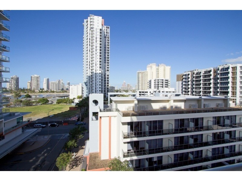 712/3 Como Crescent, Southport QLD 4215