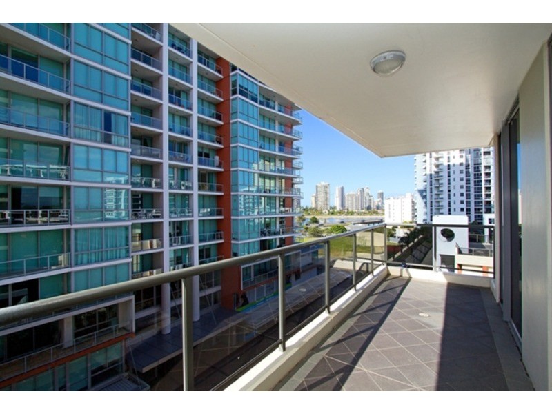 712/3 Como Crescent, Southport QLD 4215