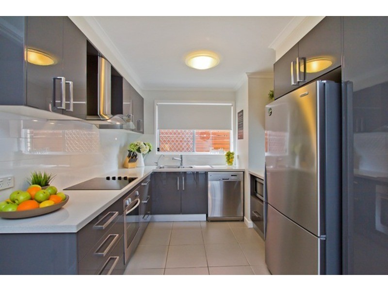 2/59 Walton  Street, Southport QLD 4215