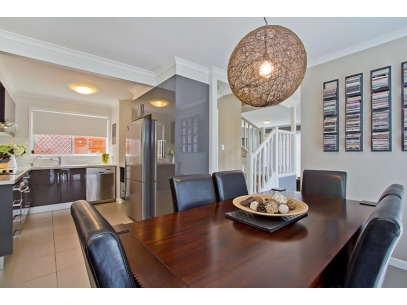 2/59 Walton  Street, Southport QLD 4215