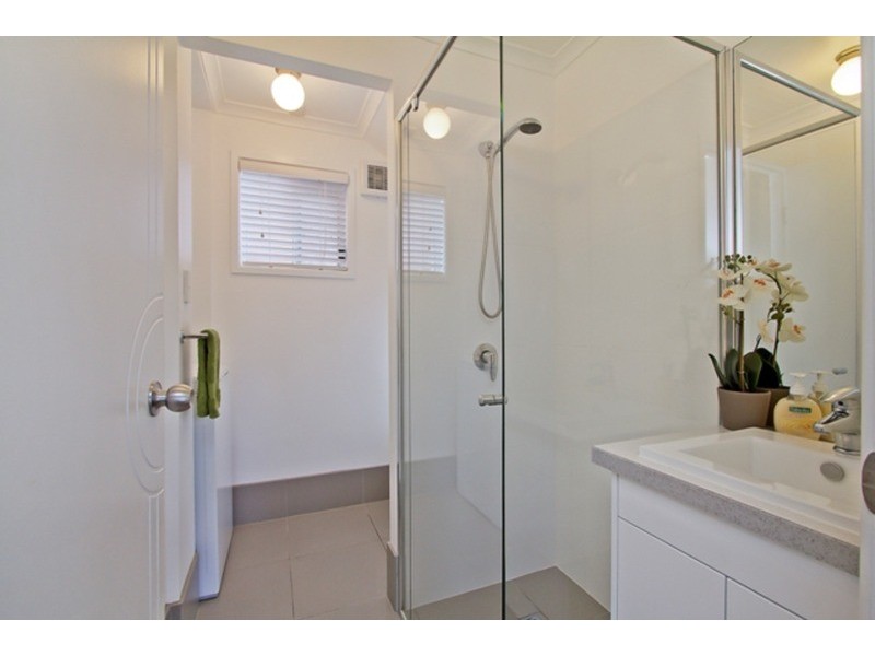 2/59 Walton  Street, Southport QLD 4215