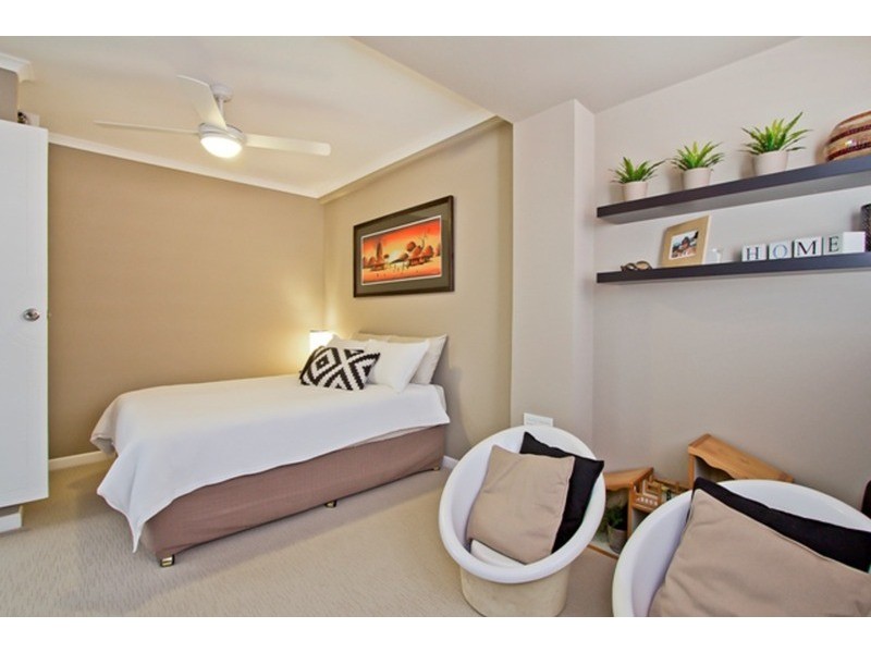 2/59 Walton  Street, Southport QLD 4215