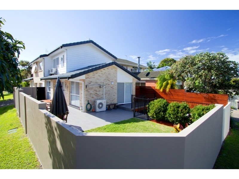 2/59 Walton  Street, Southport QLD 4215