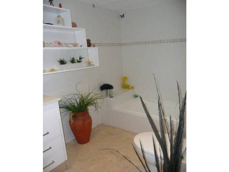 Paradise Waters QLD 4217