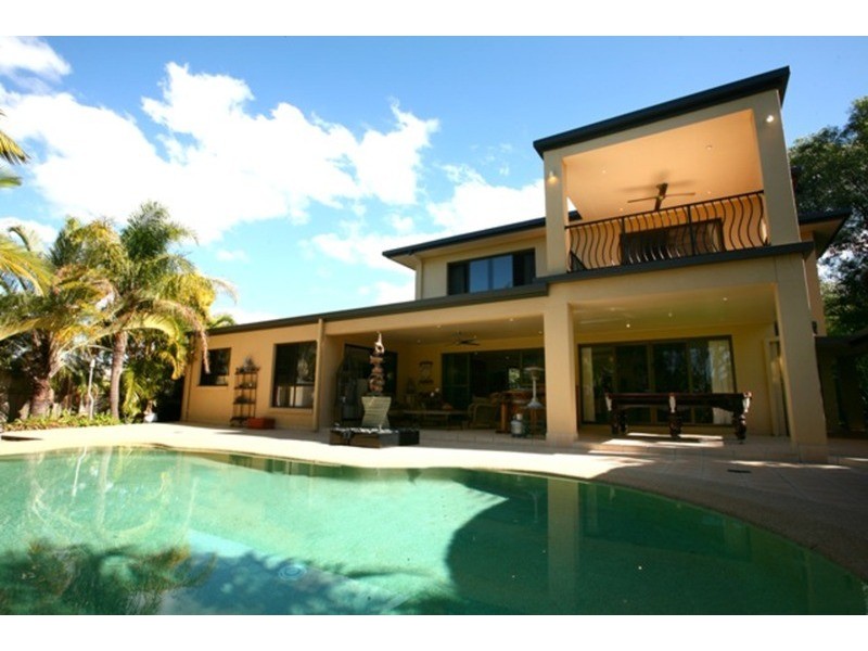 9 Atlas Crescent, Benowa QLD 4217