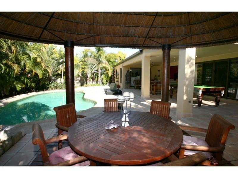 9 Atlas Crescent, Benowa QLD 4217