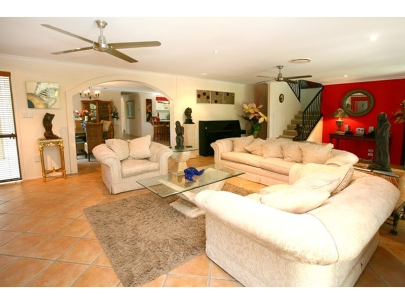 9 Atlas Crescent, Benowa QLD 4217