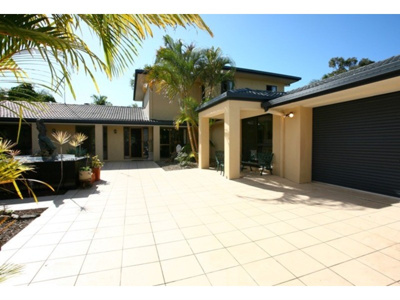 9 Atlas Crescent, Benowa QLD 4217