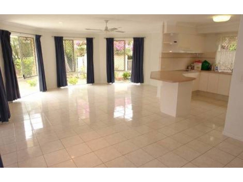 4 Maidstone  Place, Parkwood QLD 4214