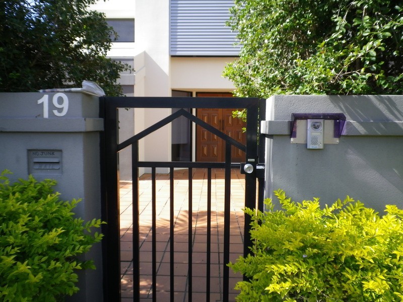 Paradise Waters QLD 4217