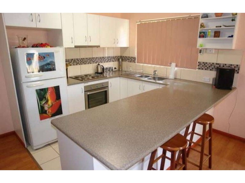 2/118 Kumbari Avenue, Labrador QLD 4215