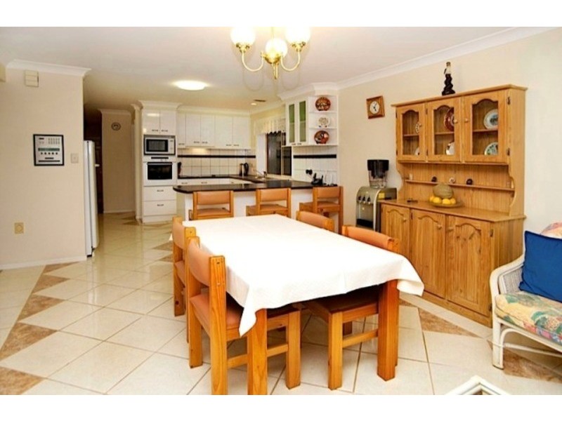 17 Carrumbella Drive, Arundel QLD 4214