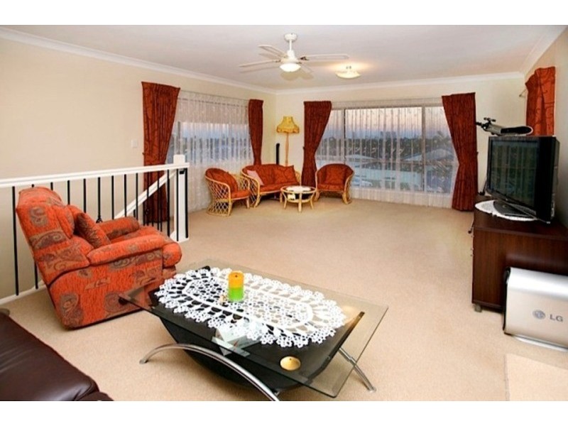 17 Carrumbella Drive, Arundel QLD 4214