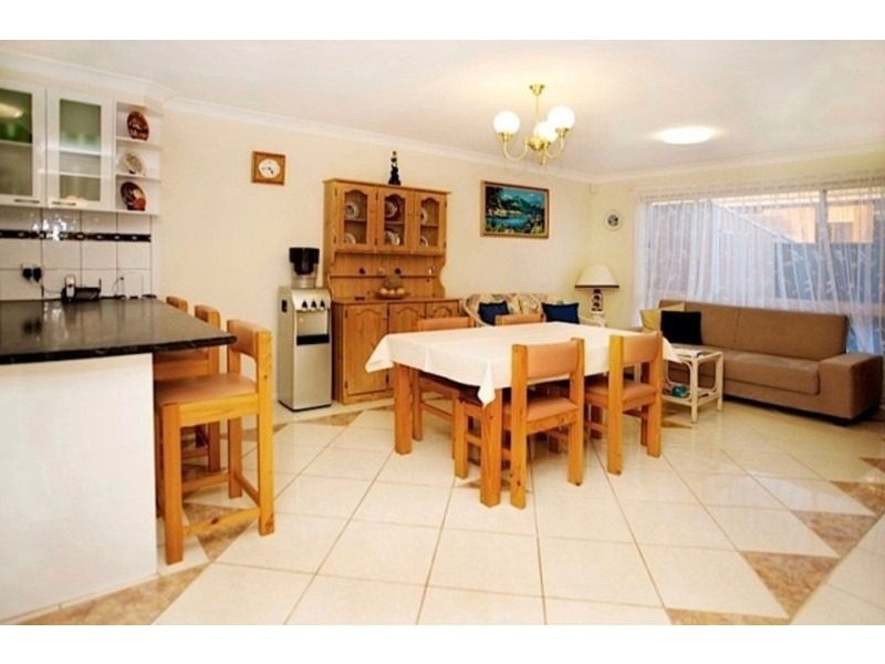 17 Carrumbella Drive, Arundel QLD 4214