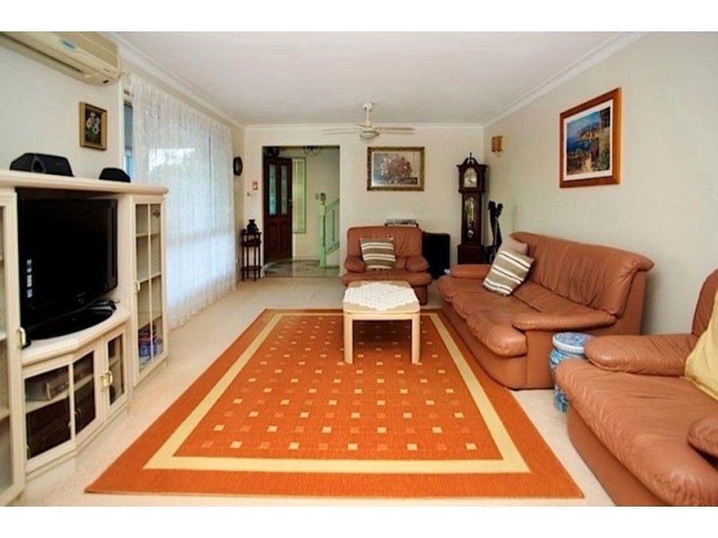 17 Carrumbella Drive, Arundel QLD 4214