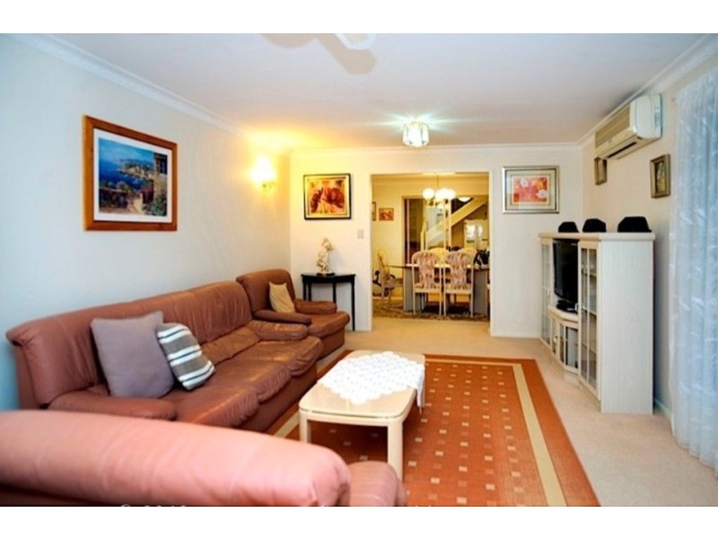 17 Carrumbella Drive, Arundel QLD 4214