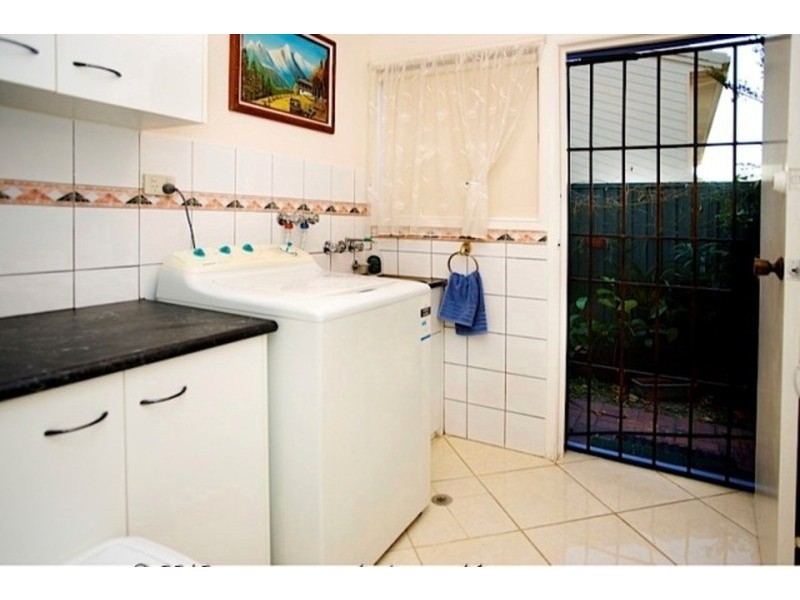 17 Carrumbella Drive, Arundel QLD 4214