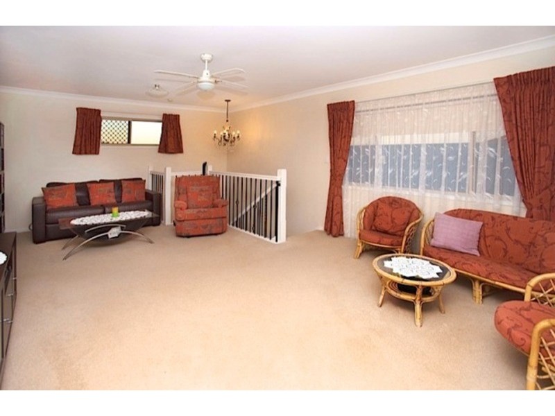 17 Carrumbella Drive, Arundel QLD 4214