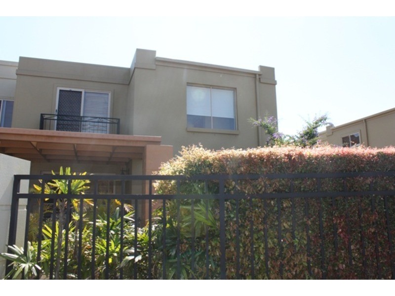 1/24 Brighton Parade, Southport QLD 4215