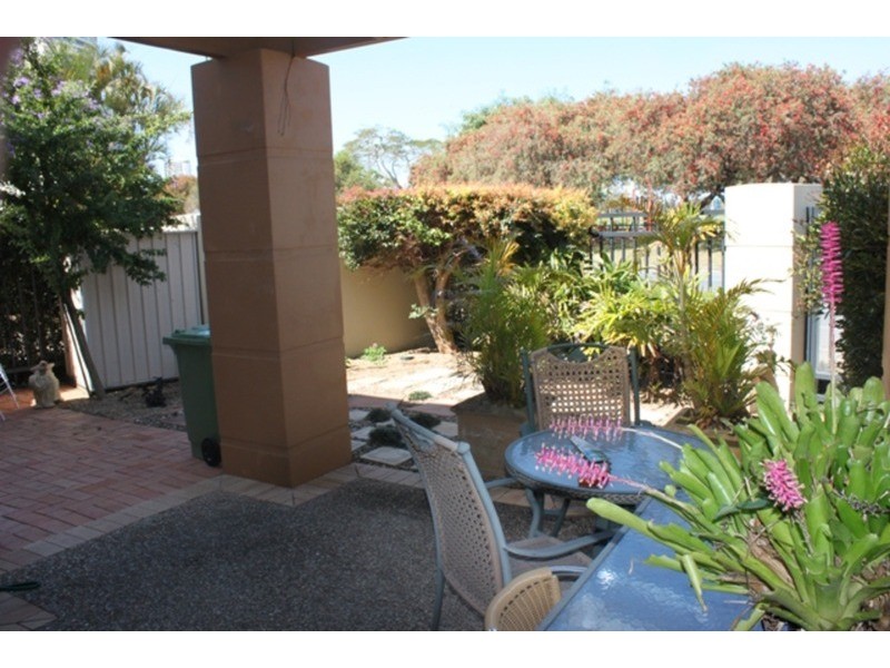 1/24 Brighton Parade, Southport QLD 4215